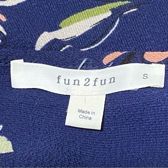 Fun2Fun Navy Floral Boho Split Neck Blouse NWOT Small - Picture 7 of 9